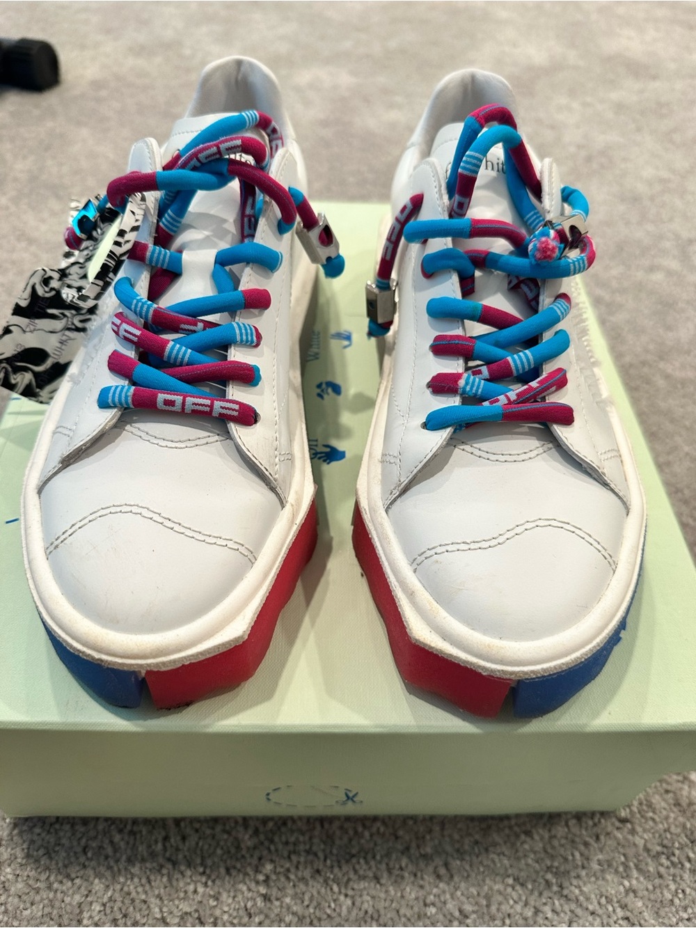 Off- white floating arrow low-top sneakers